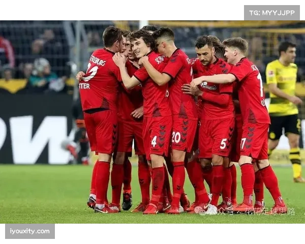 弗赖堡双后腰拦截失效，最后时刻体能崩盘遭拜仁连入两球